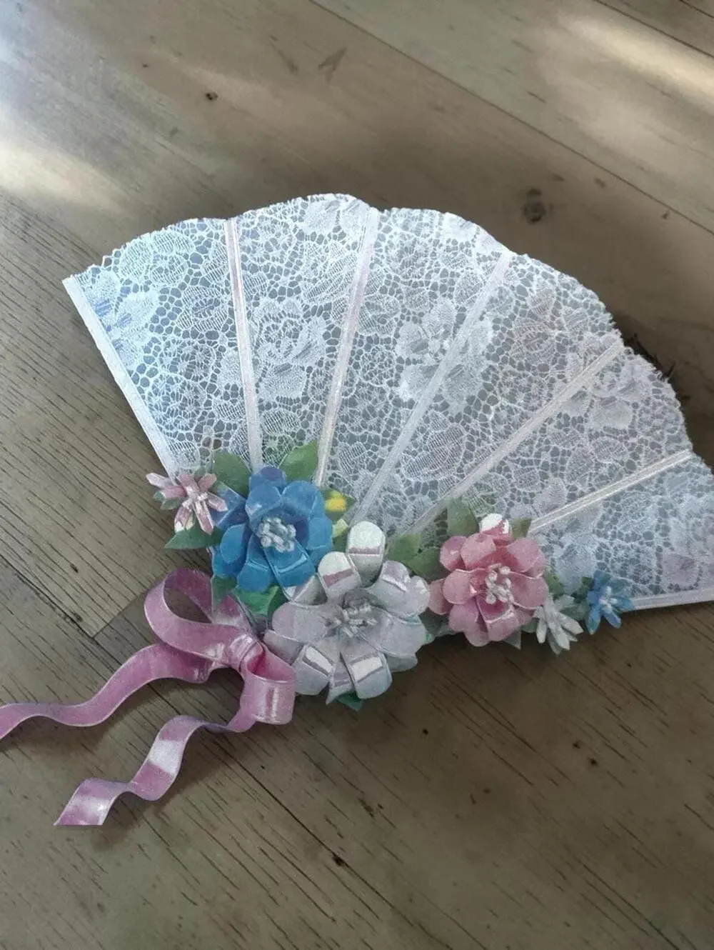 Vintage Porcelain Fan Centerpiece Kit, Lace Ribbon Detail, Bridal Shower Decor